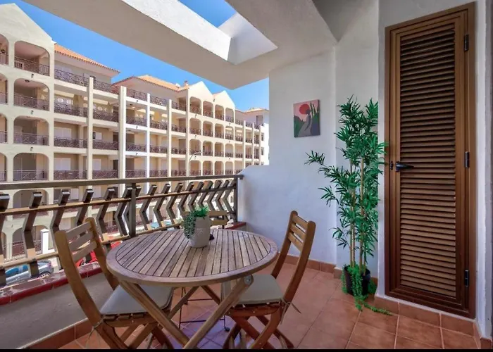 Mara's House With Heated Pool, Air Con And Second Mezzanine Bedroom Apartman